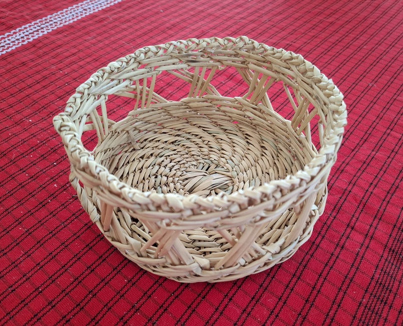 Openwork bread basket