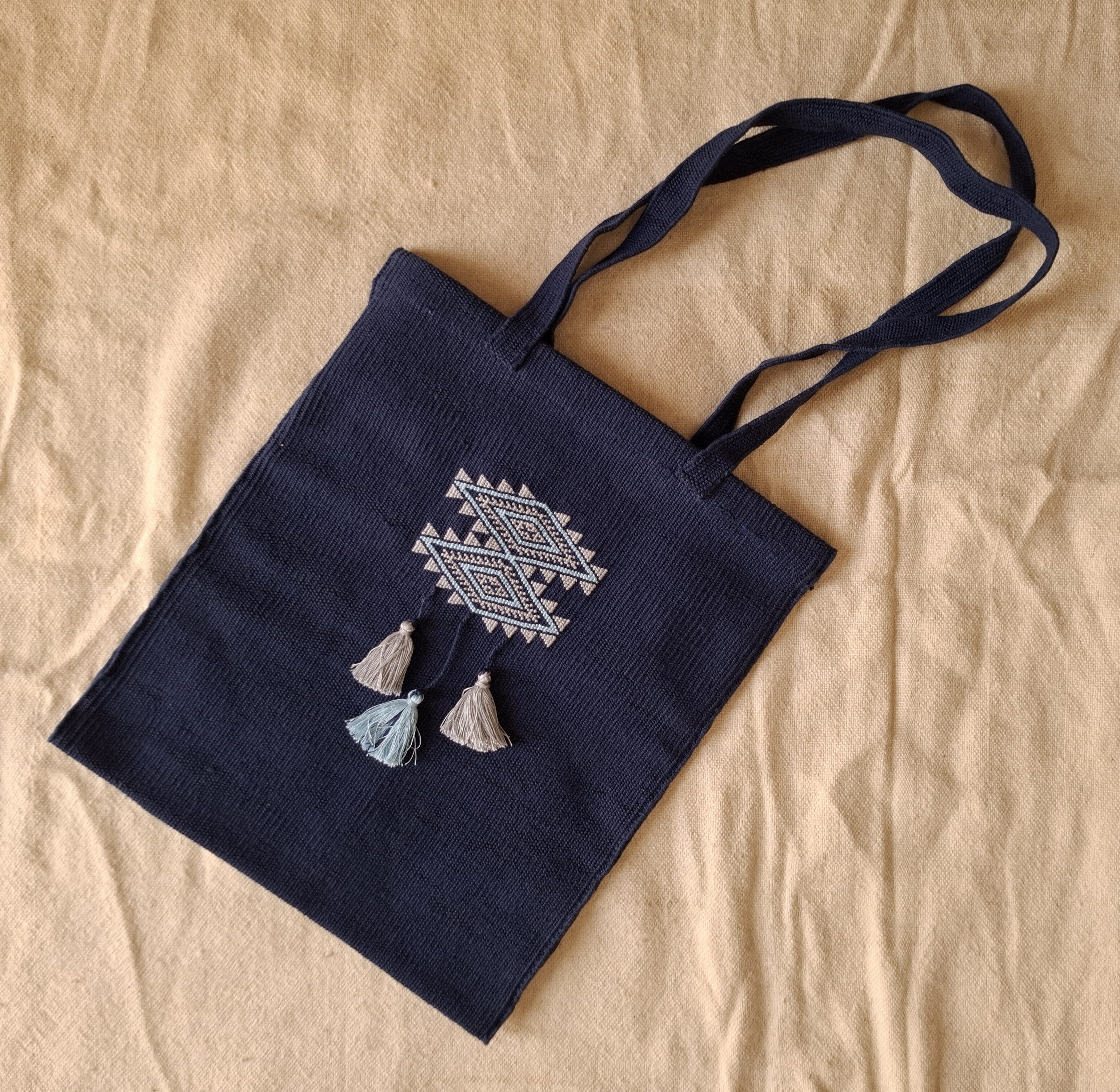 Bag with embroidered band and fringes (33x37cm)