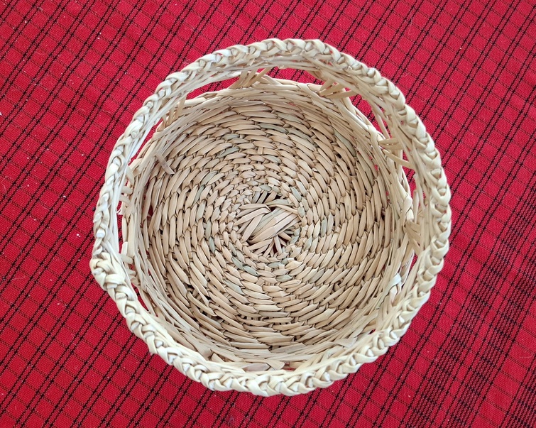 Openwork bread basket
